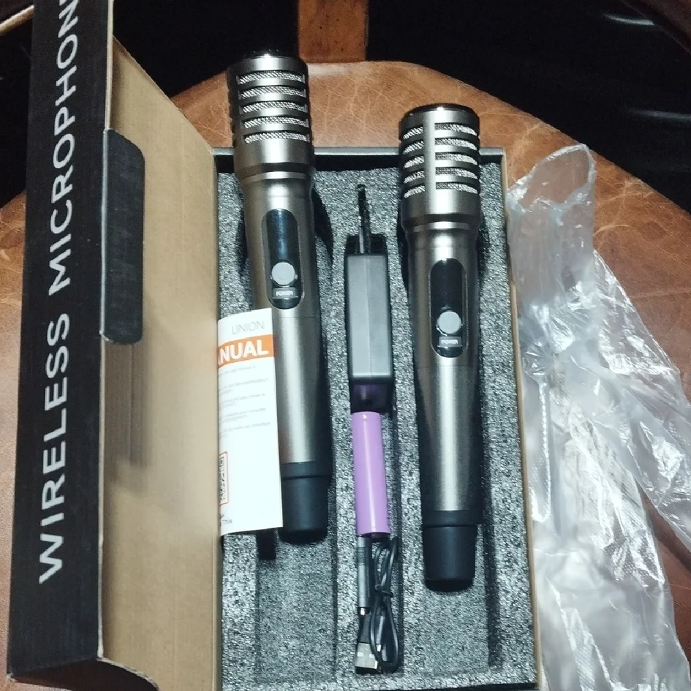 Premium Wireless Microphone Set - Black and Silver